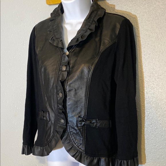 Black Fitted Leather Blazer/Cardigan with Notched Collar and Gathered Waist - Picture 3 of 9
